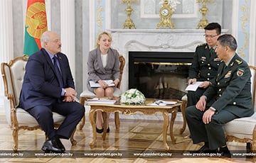 Лукашенко униженно лебезил перед министром обороны Китая