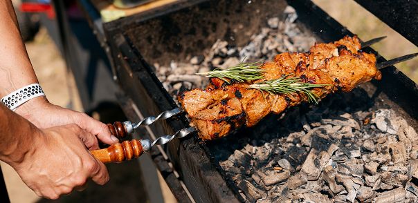 Вкусные ярмарки с шашлыками и «диким» пловом стали проводить в Зеленой гавани