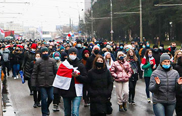 В районе метро «Спортивная» проходит массовый марш