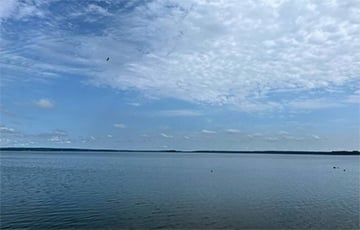 Мать с дочкой унесло сильным ветром на 800 метров от берега Минского моря