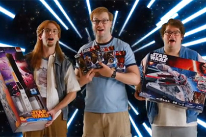 В рекламе игрушек по «Звездным войнам» высмеяли взрослых коллекционеров