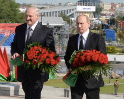 Лукашенко пообещал, что с неведомым врагом он будет бороться «спина к спине» с Россией