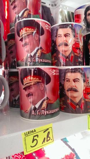 Фотофакт: Болгарские сувениры — кружки со Сталиным и Лукашенко