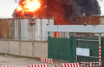 ВСУ поразили нефтебазу московитов в Луганске: бушует огромный пожар