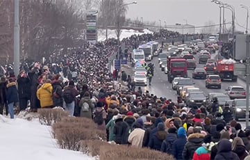 На прощание с Навальным в Москве пришли почти 30 тысяч человек