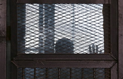 Свыше 700 обвиняемых в египетском суде не влезли в клетку