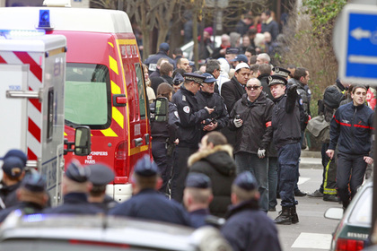 СМИ сообщили о сдаче участника парижского теракта