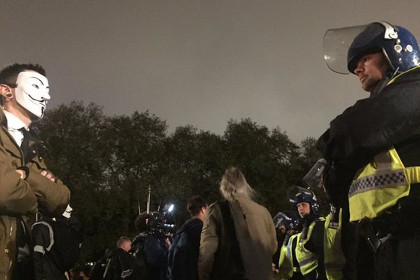 Радикалы в масках Гая Фокса устроили беспорядки в Лондоне