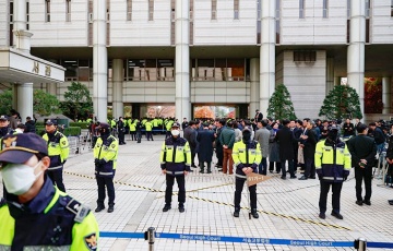 Полиция и прокуратура Южной Кореи начали расследование в отношении президента