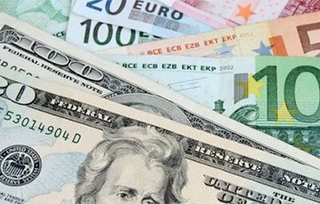 Евро и доллар подешевели на торгах в Минске