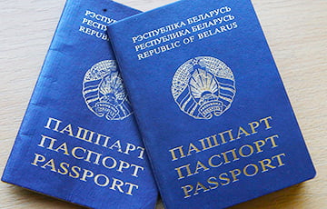 Указ Лукашенко, по которому беларусам за границей не будут выдавать паспорта, опубликован официально