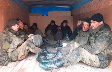 Глава МВД Украины: Русские сдаются в плен целыми подразделениями вместе с техникой