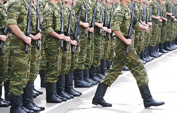 Беларусские военные пытались сделать подкоп под установленным на польской границе забором