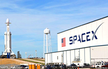 SpaceX запустила Falcon 9 с десятью спутниками