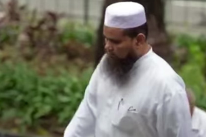 Сингапур объявил о высылке имама за оскорбление христиан и иудеев