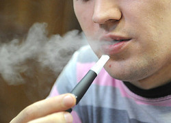 Электронные сигареты не избавляют от никотиновой зависимости