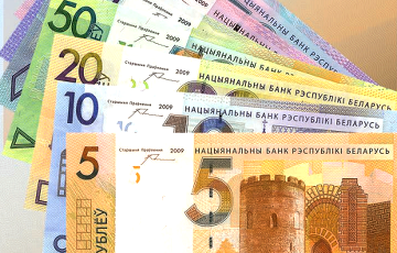 Белорусский рубль перед выходными снизился к доллару