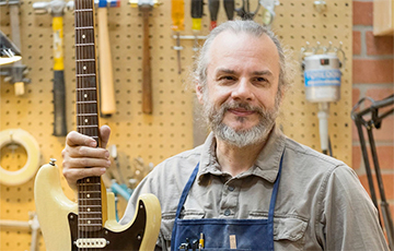 Как гомельчанин сделал для знаменитого американского музыканта гитару из золота