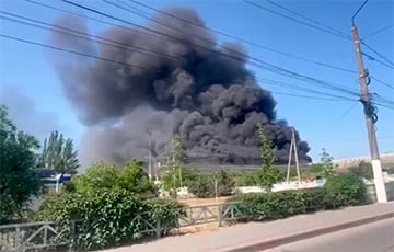 В оккупированном Мелитополе вспыхнул пожар: горит предприятие «Гидромаш»