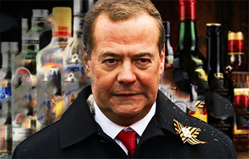 СМИ: Скандальные посты Медведева появлялись вслед за поставками его вина из Италии