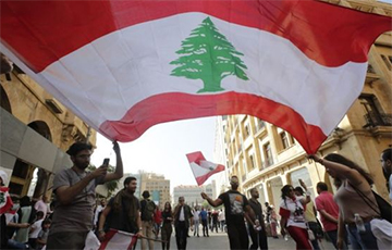 В Бейруте протестующие устроили живую цепь длиной 171 километр