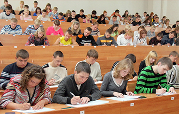 На ЦТ в Беларуси зарегистрировались более 101 тысячи абитуриентов