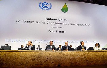 Мир приветствует достигнутое в Париже соглашение по климату