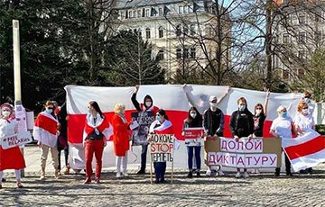 Белорусы зарубежья вышли на акции солидарности