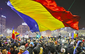 Румыния выходит на улицу