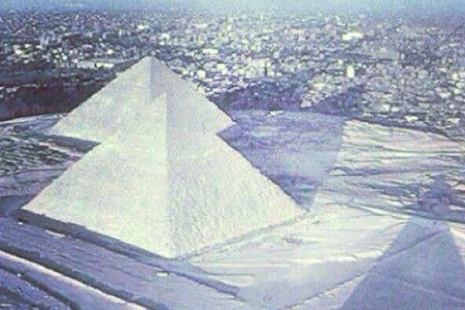 Египетские власти назвали снимки заснеженных пирамид подделкой