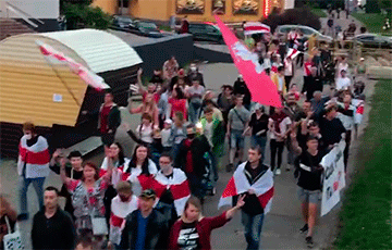 Более 300 жителей Сухарево идут маршем