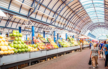 Сколько стоят фрукты, овощи и ягоды на Комаровском рынке в Минске?