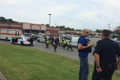 В кинотеатре в Теннесси мужчина открыл стрельбу и был убит полицией