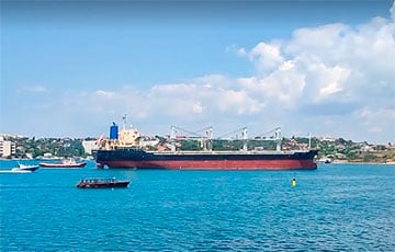 Появилось видео атаки морского дрона на московитский флот в  бухте Севастополя