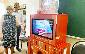 В Московии создали фанерный компьютер для школ в виде Кремля
