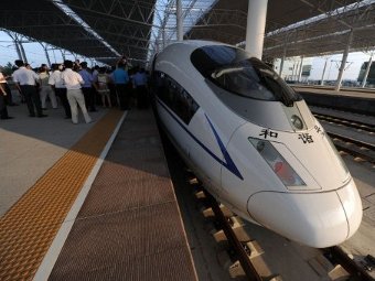 В Китае сорвались в реку вагоны скоростного поезда