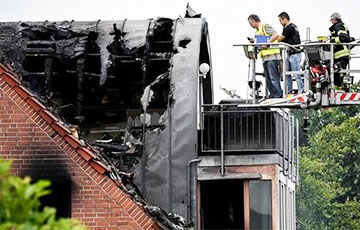 В Германии на жилой дом упал самолет