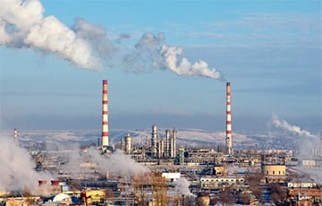 Дроны атаковали Саратов: в районе НПЗ бушует пожар