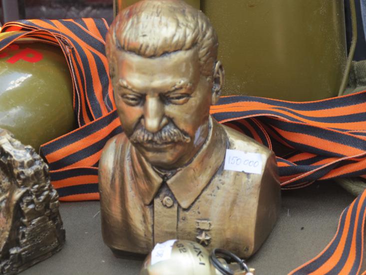 В Брестской крепости продают бюсты Сталина