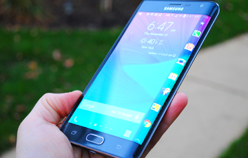 На смартфоны Samsung в Беларуси пришло обновление «по требованию правительства России»