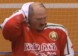 Диктатору стыдно «за позорище в белорусском хоккее»
