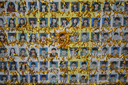Родственники погибших на пароме «Севоль» подрались с полицией в Сеуле