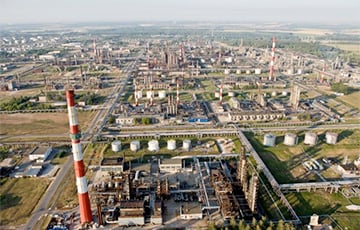 Дроны ВСУ подожгли НПЗ в Рязани