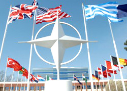 НАТО: Россия перебросила артиллерийские расчеты в Украину