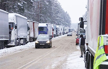 На литовской тарможне каждый грузовик из Беларуси обыскивают