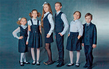 Беларусских школьников оденут в черную форму?