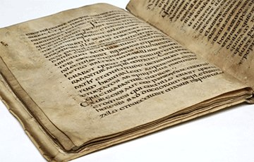 Ученые обнаружили скрытые символы в известной 1200-летней рукописи