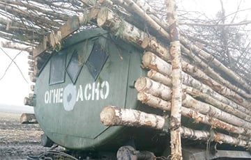 Украинские военные уничтожили колонну московитской техники с необычной маскировкой