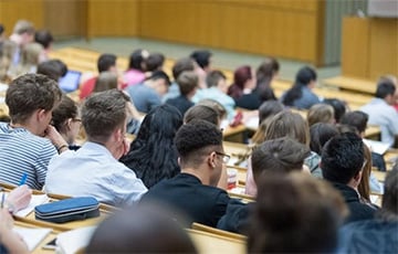 В Беларуси внесли секретные изменения в постановление о практике студентов и курсантов