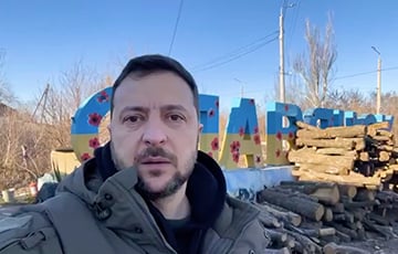 Зеленский приехал на Донбасс и поздравил бойцов ВСУ с профессиональным праздником